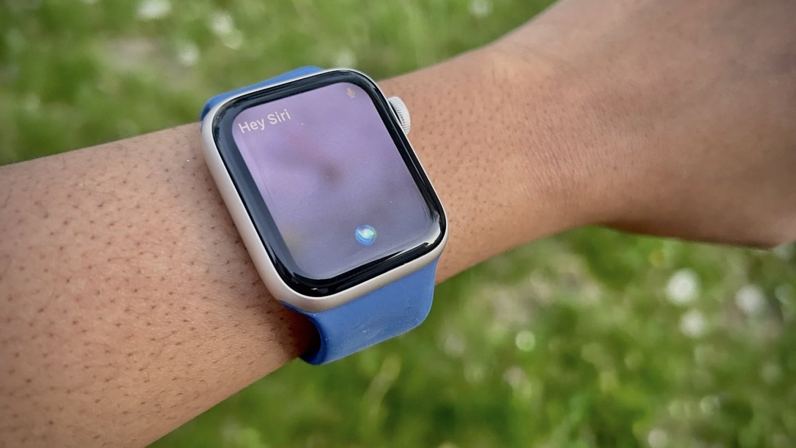 Siri no Apple Watch SE